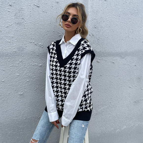 Knitted Sleeveless Vest with Checkered V-neck Sweater