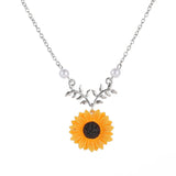 Pearl Sunflower Pendant Necklace – Elegant Fashion Jewelry for Women, Stylish Sweater Chain Accessory