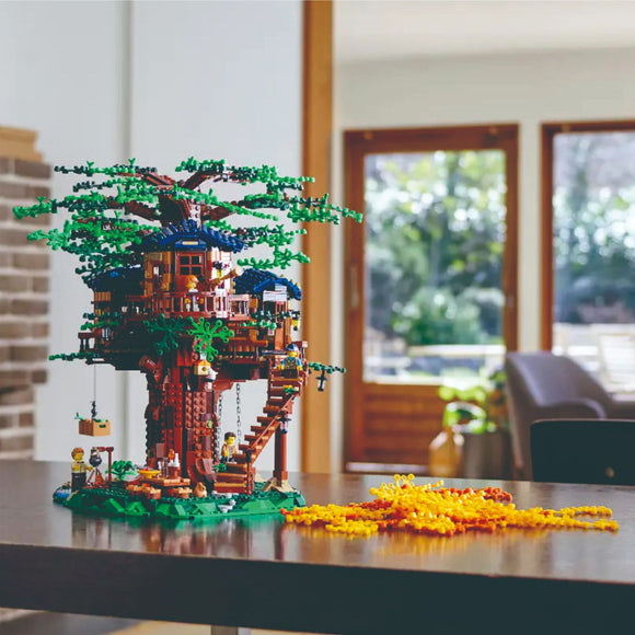 Four Seasons Tree House, Puzzle Assembled Building Blocks