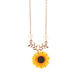 Pearl Sunflower Pendant Necklace – Elegant Fashion Jewelry for Women, Stylish Sweater Chain Accessory