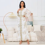 Bronzing Muslim Middle-east Tourist Dress