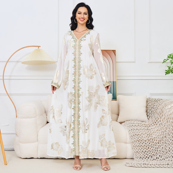 Bronzing Muslim Middle-east Tourist Dress