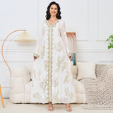 Bronzing Muslim Middle-east Tourist Dress