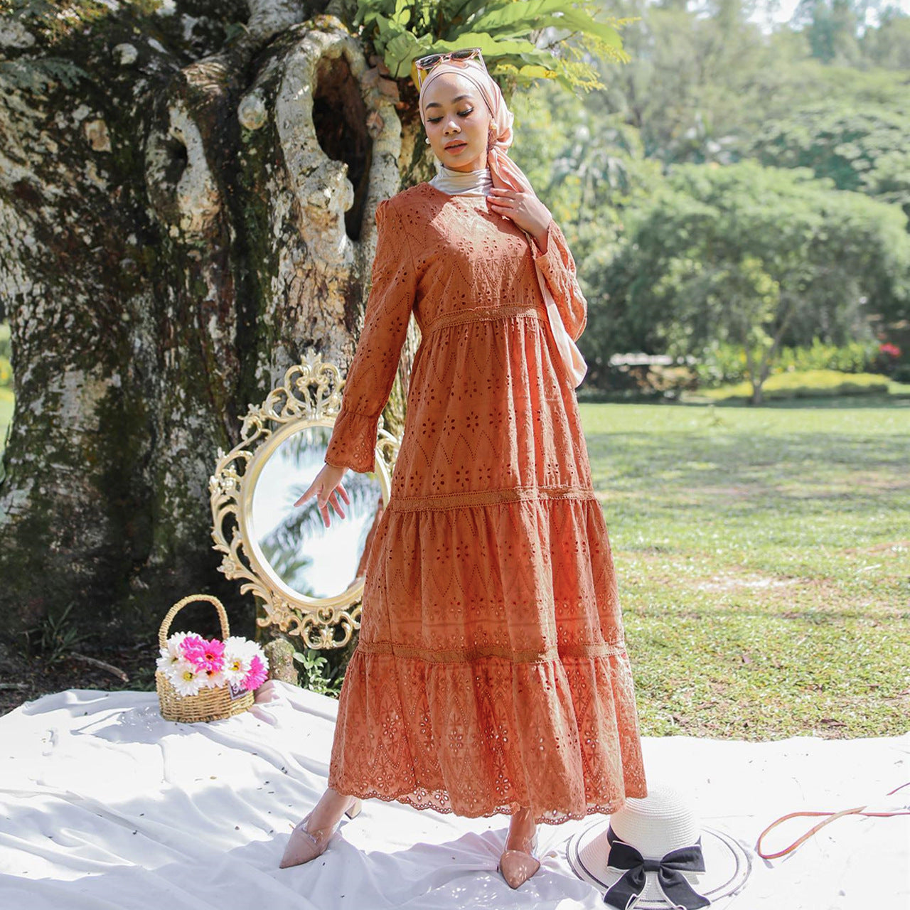 Muslim Malaysia Indonesia Hollow Lace Dress  Sociable Weaver Nest