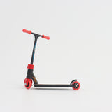 Mini Alloy Fingertip Pedal Car Skateboard Toy for Children
